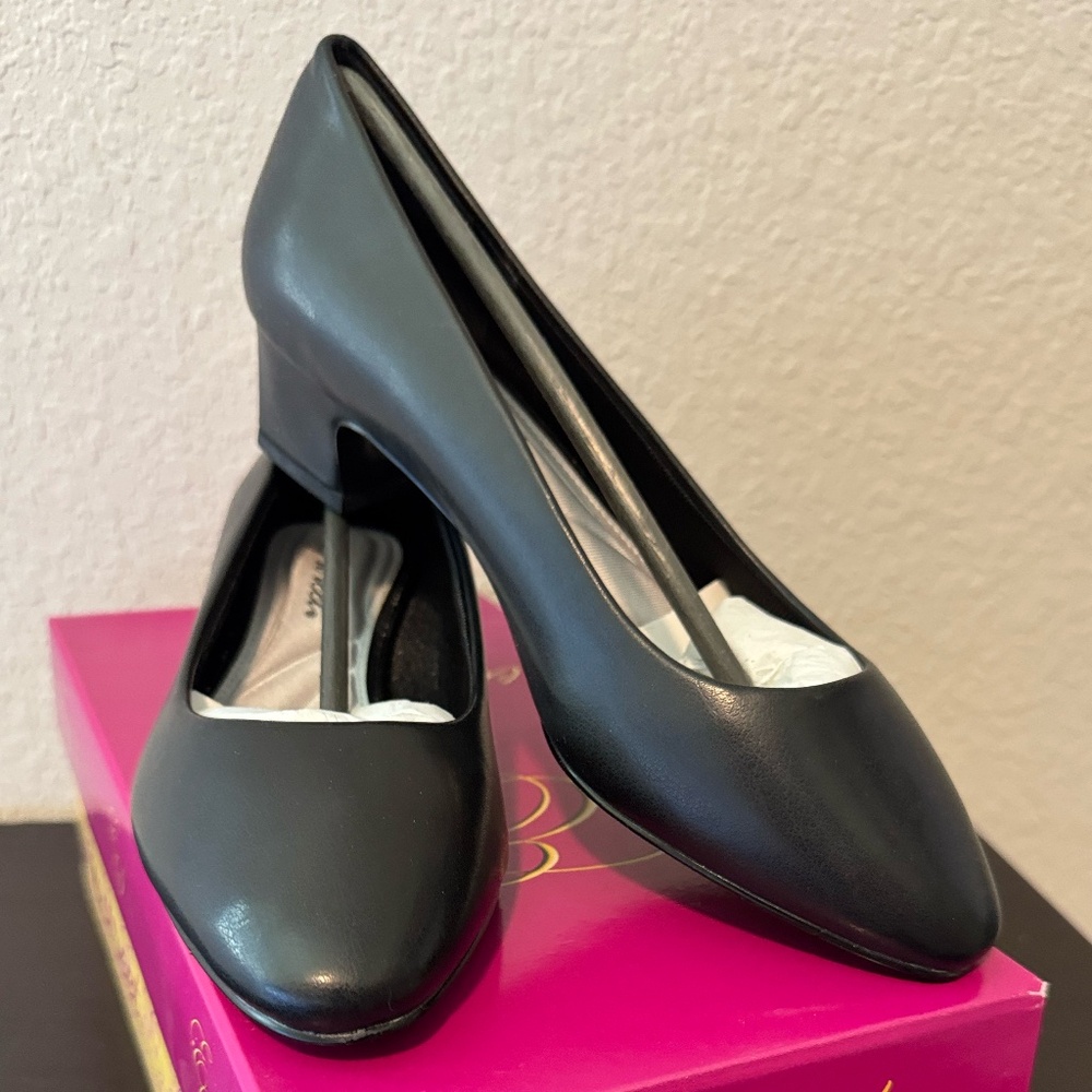 Easy Street Prim Kitten Heel Pumps